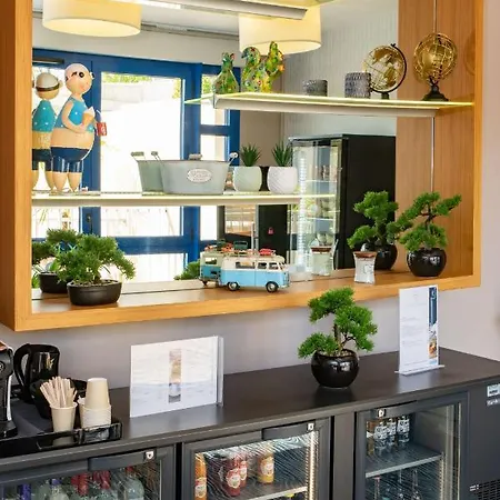 Hotel Western Le Port 3*